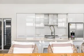 Surfside Beach House - Ideal Family Getaway - Image 5