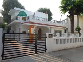 Centrally Located 2BHK Bungalow | Family Stay - Image 5