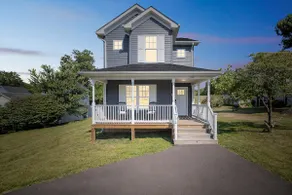 Stylish & Cozy Getaway in Historic Culpeper - Image 2