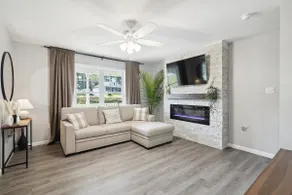 Stylish & Cozy Getaway in Historic Culpeper - Image 3