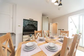 The Bell Chime, renovated 3 bedroom cottage in Matlock - Image 2