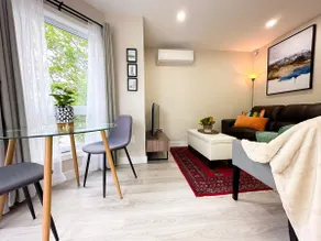 Executive suite in tranquil Bedford. - Image 4