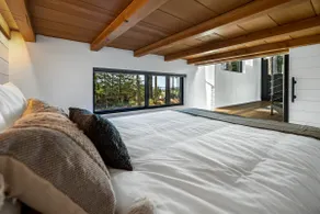 Shipjack Island – San Juan Tiny Suite - Image 2