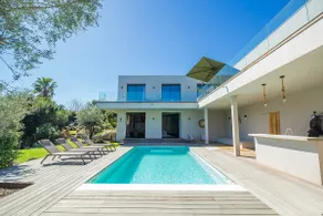 Modern villa with private pool just two minutes from the sea. - Image 2