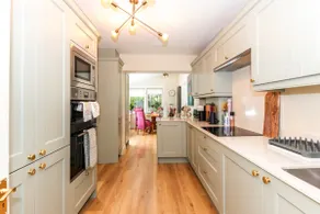 Fashionable Chic Townhouse in D4 - Image 3