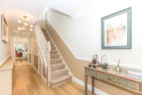 Fashionable Chic Townhouse in D4 - Image 5