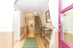 Fashionable Chic Townhouse in D4 - Image 4