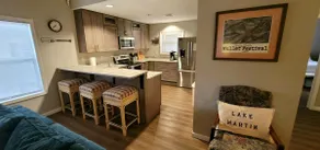 Lakefront condo with boat slip - Image 4