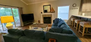 Lakefront condo with boat slip - Image 3