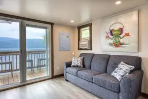 Shuswap Lake Sunnyside Cottage - Image 5