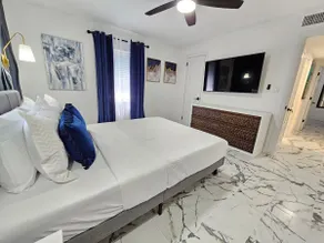 Stylish Duplex walkTO Lake Eola Orlando. Sleeps 8 - Image 3