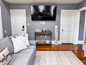 Elegant 4/Bed 2/Bath Near Boston With Parking - Image 5