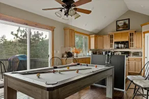 Double bunks/pool table/fireplaces/views - Image 3