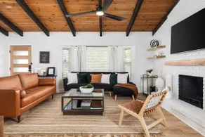Enjoy this Contemporary Family-friendly home - Image 2