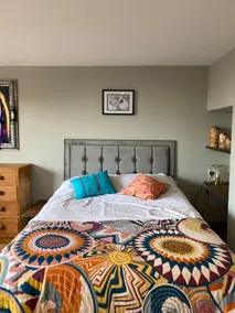 Stylish Retro Hotel Room above Pub - Image 3