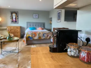 Stylish Retro Hotel Room above Pub - Image 4