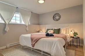 King Bed, AC, W+D, Near: Waterpark, DT, Winery - Image 5