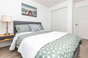 New Stylish 3-beds free parking close to Dix 30&DT - Image 4