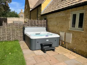 The Stables - Stylish cottage | hot tub | parking - Image 2