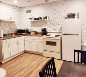 Quaint Centrally Located 1 Bedroom 6 mins to PU - Image 4