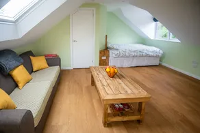 Cosy Canterbury Studio • Fast Wi-Fi + Free Parking - Image 2