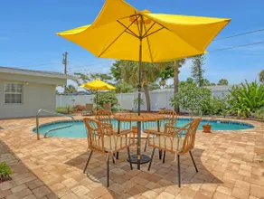 Pool/Pet Friendly/5 minute walk to Beach entrance - Image 5