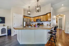 Near St. Luke’s, 4 BR, 3 car garage - Image 4