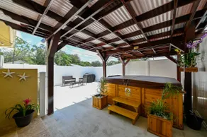Paradise in Brandon with luxurious 6 person Spa - Image 5