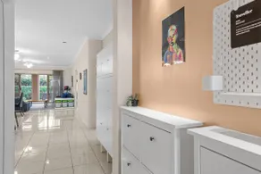 Open Plan! 3 Bedroom House - Taringa - Image 4