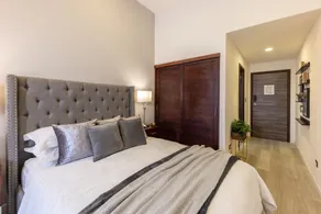 Luxury Suites + Balcony Facing Xela Park - Image 2