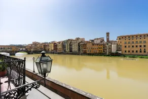 Lungarno Flat with a Golden view - Image 5