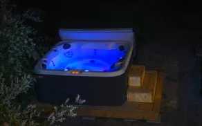 Waterfront Cottage with Hot Tub and Games Room - Image 5