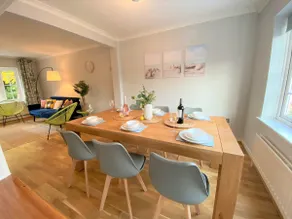 Redhill Town Centre House, easy commute to London! - Image 5