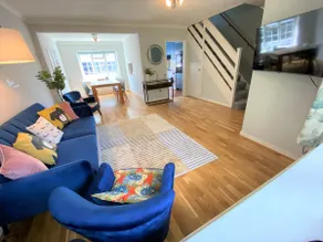 Redhill Town Centre House, easy commute to London! - Image 2