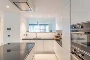 Modern & Spacious House - Image 5