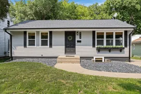 Cozy spot/ walk to Kinnick/close to UIHC/& Carver - Image 3