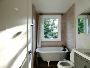 Green House - Image 5