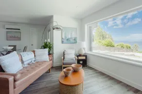 Sea Breeze: Panoramic Ocean Views with A/C - Image 5