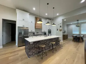 Downtown Tomball Cottage, Sleeps 12 - Image 5