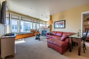 Luxurious 2BR Penthouse in the Heart of Seattle! - Image 5