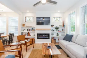 Spacious Home Near Lake Charlevoix & Downtown BC - Image 5