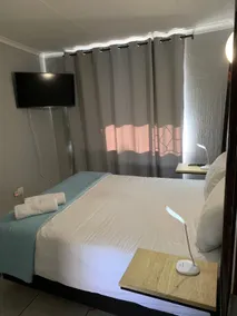 Sleeps 4 Adults, Flexible Stays, Randburg Haven - Image 4