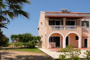 Seaside Roots Garden, Beachfront apartment - Image 5