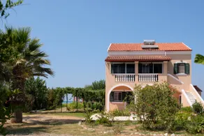 Seaside Roots Garden, Beachfront apartment - Image 2