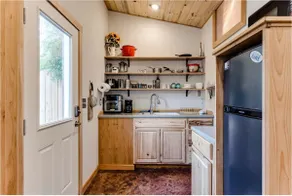 Bright & Modern Studio - Image 5