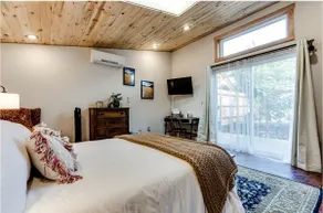 Bright & Modern Studio - Image 2