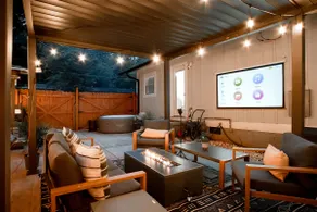 Cozy bungalow w/ hottub near Uptown - Image 4