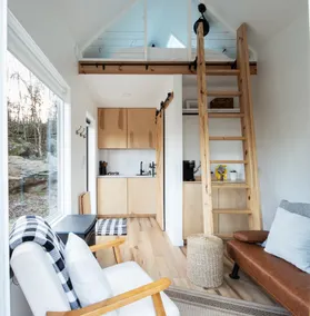 Off-Grid Scandinavian Cabin 15 mins from UofA - Image 2