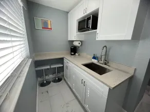 Charming studio near airport - Image 4