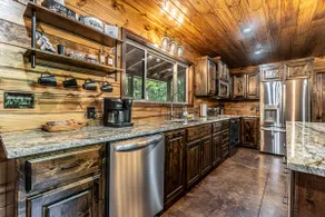 Hillbilly Paradise~Brand New Cabin on the Mulberry - Image 4